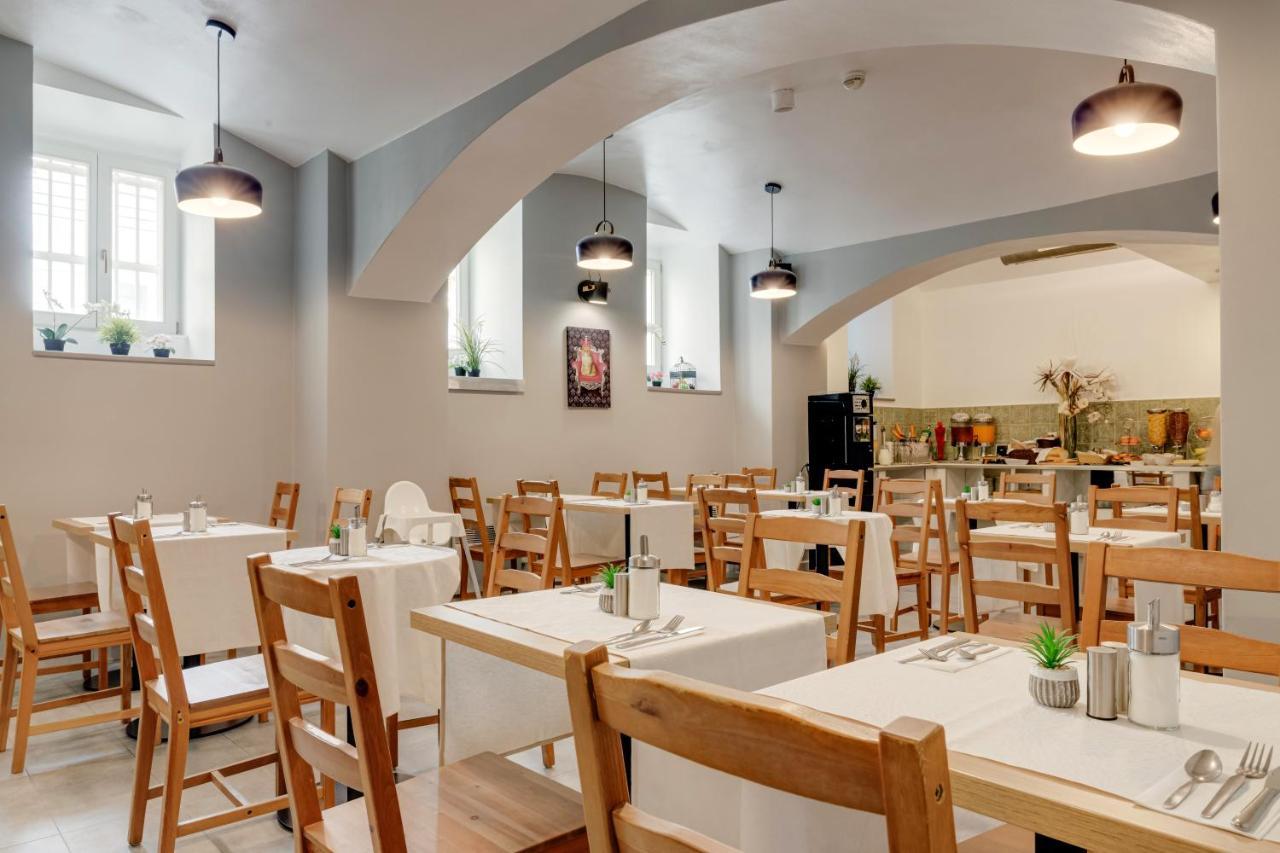Royal Court Hotel Praha Bagian luar foto