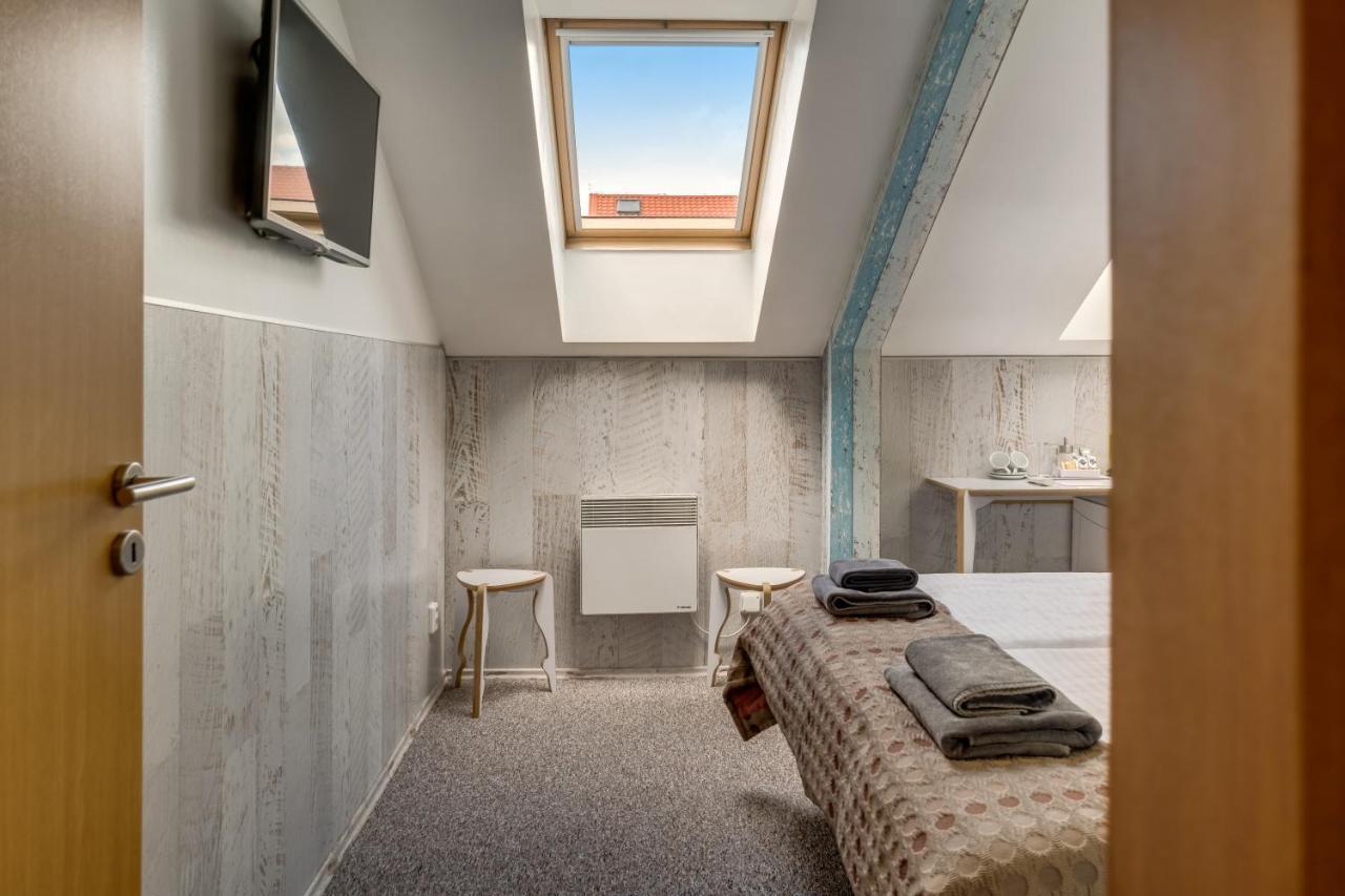 Royal Court Hotel Praha Bagian luar foto